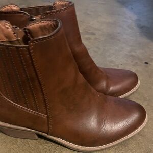 Stylish Brown Ankle Boots with Side Zipper